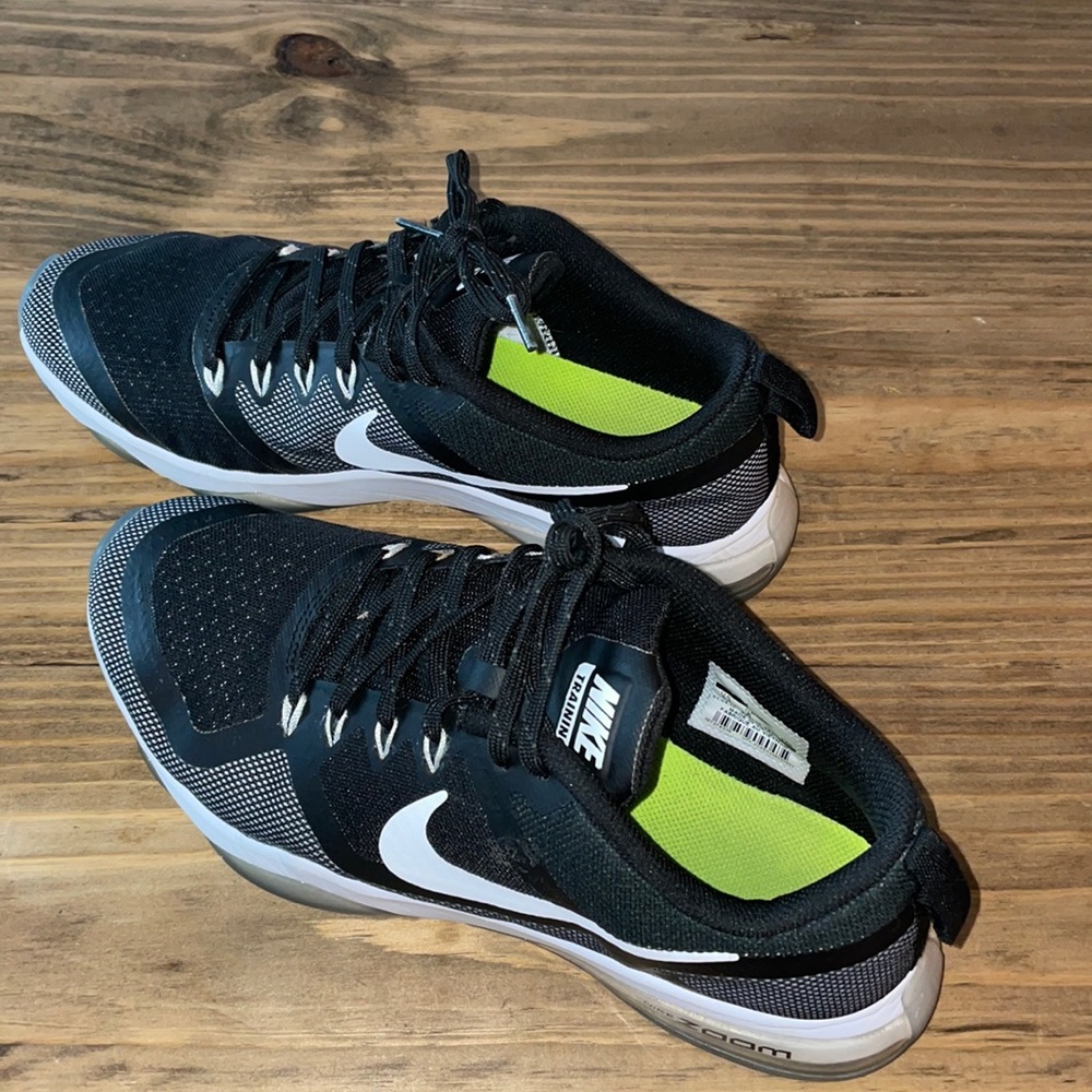 Black and white women’s Nike tennis shoes